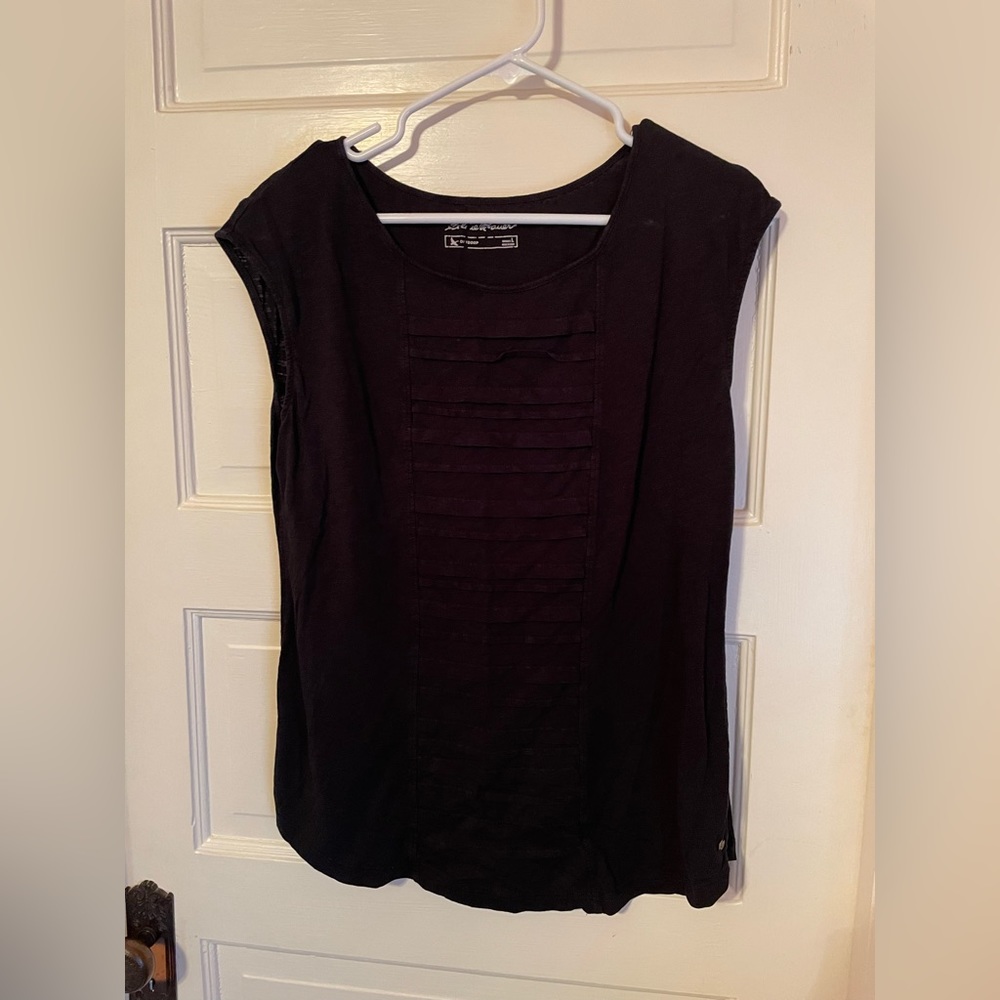 eddie bauer black front pleated cotton top - large